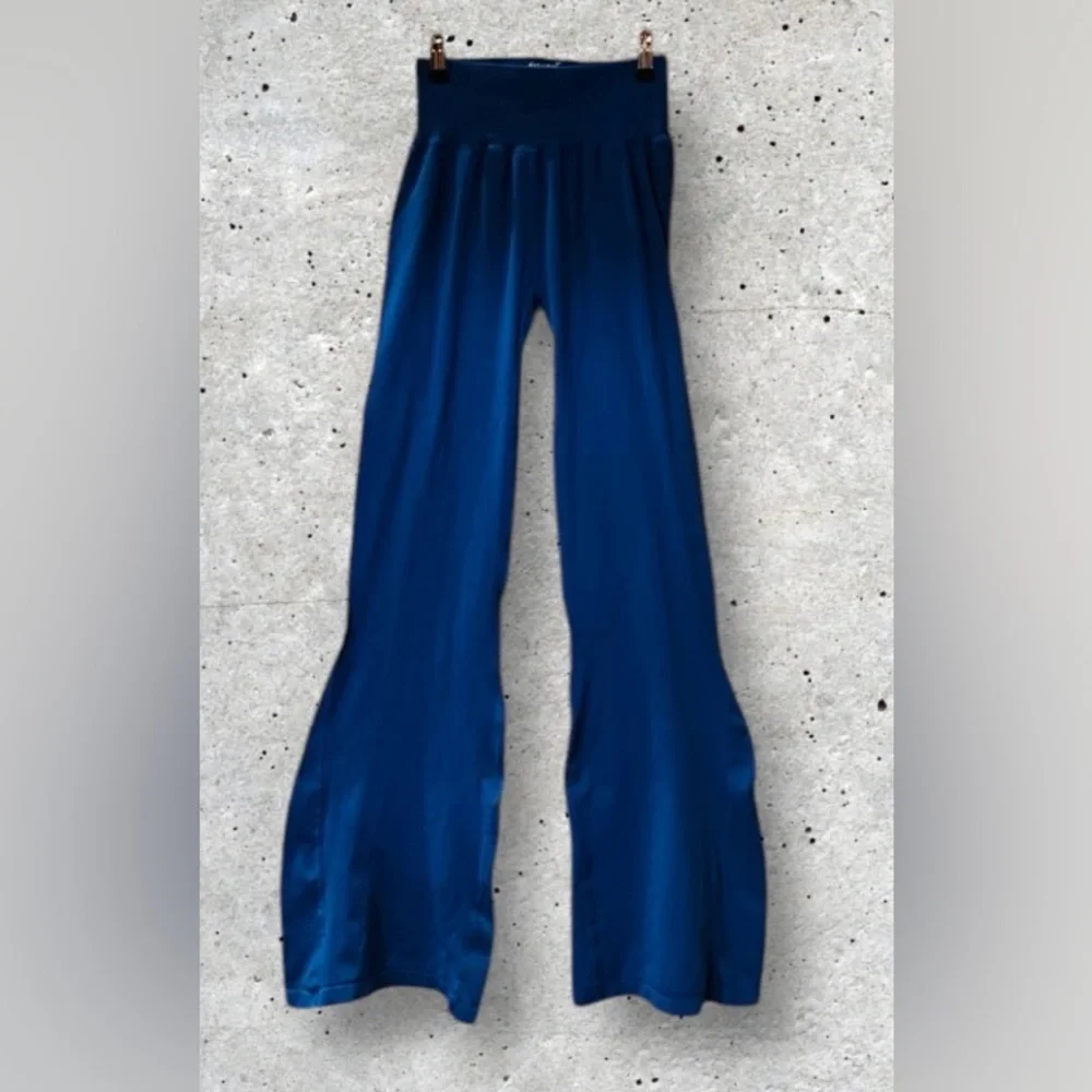 NWOT Free People Good Karma Flare Leggings